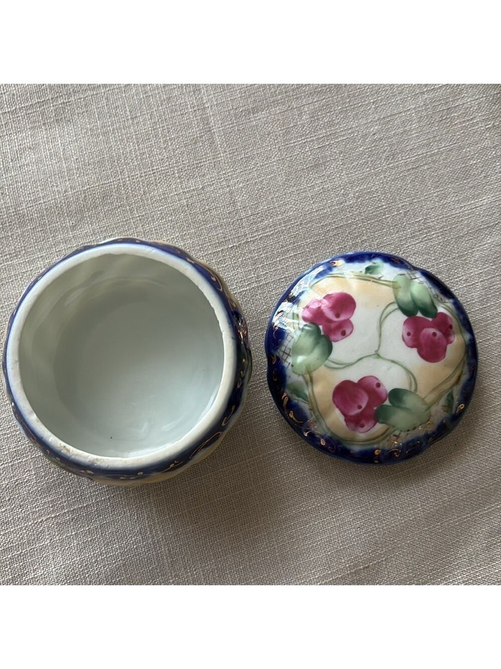 Vintage Nippon Porcelain Trinket Box Hand Painted Floral Gold Trim White Multi - Picture 3 of 5